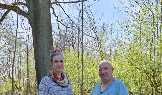 Hier sind Schwalben willkommen - Maria Vlaic und Uwe Leipert mit der Auszeichnung Foto: Matthias Vetter